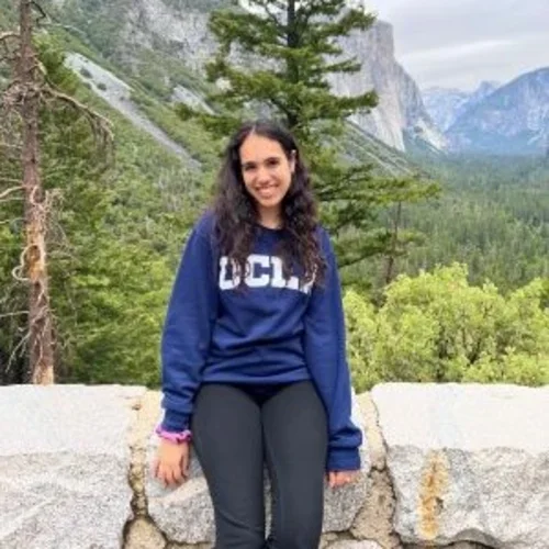 Headshot of Manya Bajaj